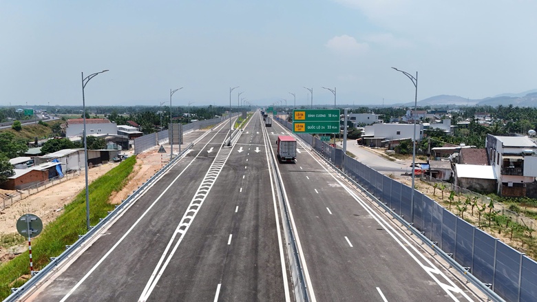 Ch&iacute;nh thức th&ocirc;ng xe 88km cao tốc Bắc - Nam qua Quảng Ng&atilde;i- Ảnh 6.