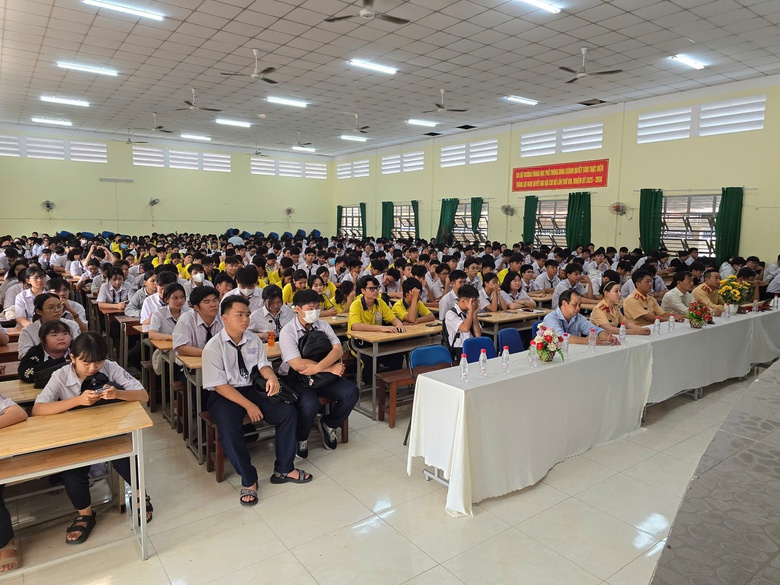 TP.HCM: Tập huấn l&aacute;i xe an to&agrave;n cho h&agrave;ng trăm học sinh trường THPT B&igrave;nh Ch&aacute;nh- Ảnh 1.