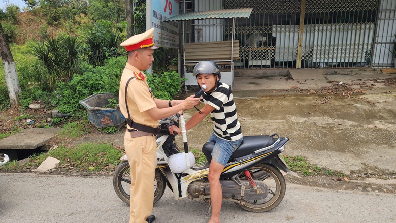 Những b&oacute;ng &aacute;o v&agrave;ng giữ b&igrave;nh y&ecirc;n tr&ecirc;n cung đường du lịch ph&iacute;a Bắc- Ảnh 3.