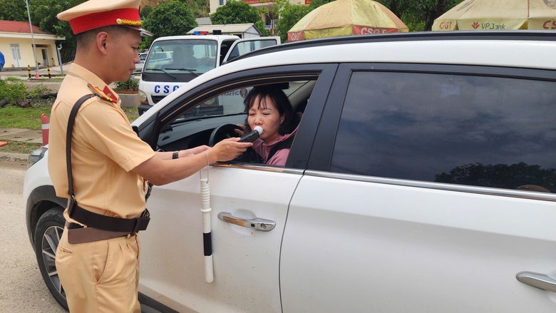 Những b&oacute;ng &aacute;o v&agrave;ng giữ b&igrave;nh y&ecirc;n tr&ecirc;n cung đường du lịch ph&iacute;a Bắc- Ảnh 4.