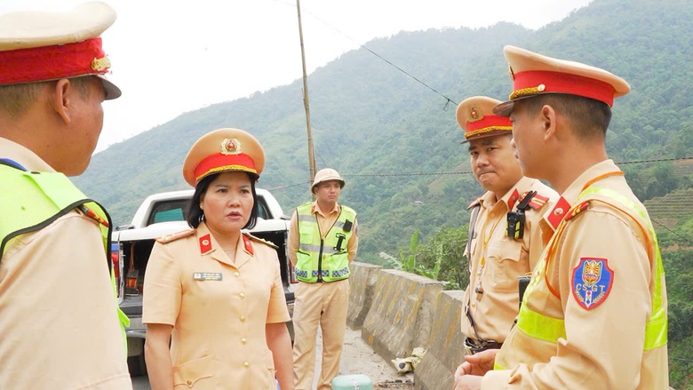 Những b&oacute;ng &aacute;o v&agrave;ng giữ b&igrave;nh y&ecirc;n tr&ecirc;n cung đường du lịch ph&iacute;a Bắc- Ảnh 10.