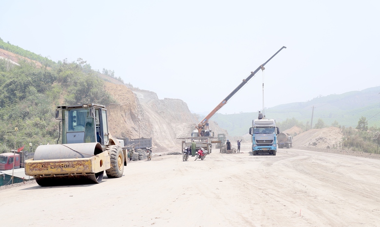 Giữ nhịp thi c&ocirc;ng cao tốc Kh&aacute;nh H&ograve;a - Bu&ocirc;n Ma Thuột giữa biến động nhi&ecirc;n liệu- Ảnh 1.