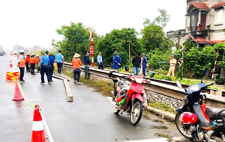 Ninh B&igrave;nh đ&oacute;ng hai lối đi tự mở qua tuyến đường sắt Bắc - Nam, x&oacute;a điểm đen mất ATGT- Ảnh 1.