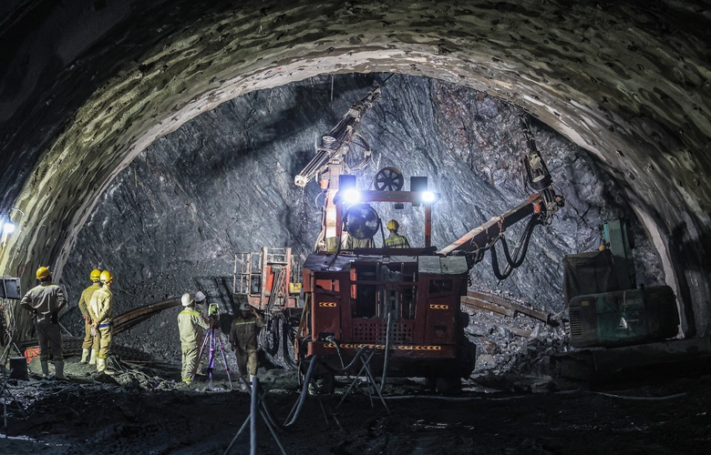 Giá nhiên liệu biến động, Bộ Xây dựng báo cáo giải pháp duy trì tiến độ dự án trọng điểm- Ảnh 3. Giá nhiên liệu biến động, Bộ Xây dựng báo cáo giải pháp duy trì tiến độ dự án trọng điểm- Ảnh 3.