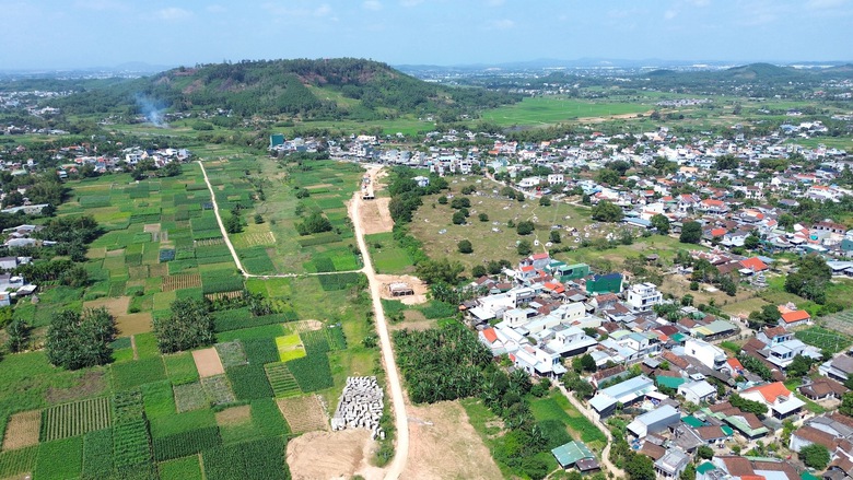 Quảng Ng&atilde;i: Bảo vệ thi c&ocirc;ng dự &aacute;n hạ tầng 3.500 tỷ đồng- Ảnh 2.