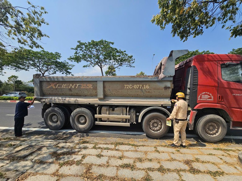 TP.HCM tổng r&agrave; so&aacute;t hơn 6.400 xe ben, sơ mi rơ mo&oacute;c tải trọng lớn- Ảnh 1.