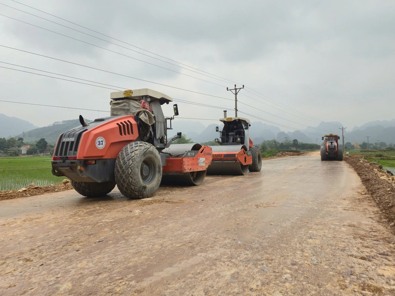 Giữ nhịp thi c&ocirc;ng giữa &ldquo;b&atilde;o gi&aacute;&rdquo; nhi&ecirc;n liệu ở c&aacute;c c&ocirc;ng tr&igrave;nh giao th&ocirc;ng Th&aacute;i Nguy&ecirc;n- Ảnh 1.