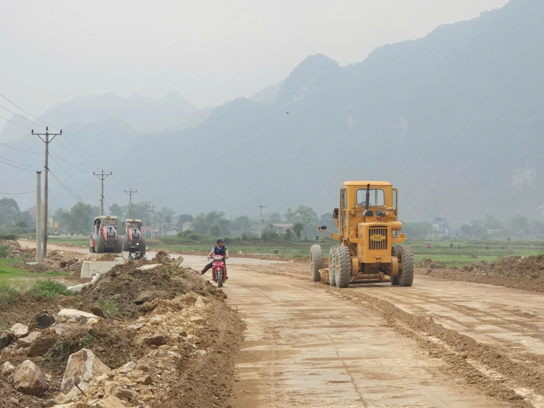 Giữ nhịp thi c&ocirc;ng giữa &ldquo;b&atilde;o gi&aacute;&rdquo; nhi&ecirc;n liệu ở c&aacute;c c&ocirc;ng tr&igrave;nh giao th&ocirc;ng Th&aacute;i Nguy&ecirc;n- Ảnh 3.