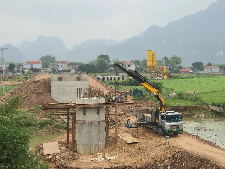 Giữ nhịp thi c&ocirc;ng giữa &ldquo;b&atilde;o gi&aacute;&rdquo; nhi&ecirc;n liệu ở c&aacute;c c&ocirc;ng tr&igrave;nh giao th&ocirc;ng Th&aacute;i Nguy&ecirc;n- Ảnh 4.