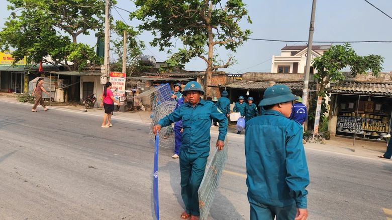 Nghệ An: Giải tỏa 44 ki-ốt lấn chiếm h&agrave;nh lang đường v&agrave; k&ecirc;nh mương- Ảnh 9.