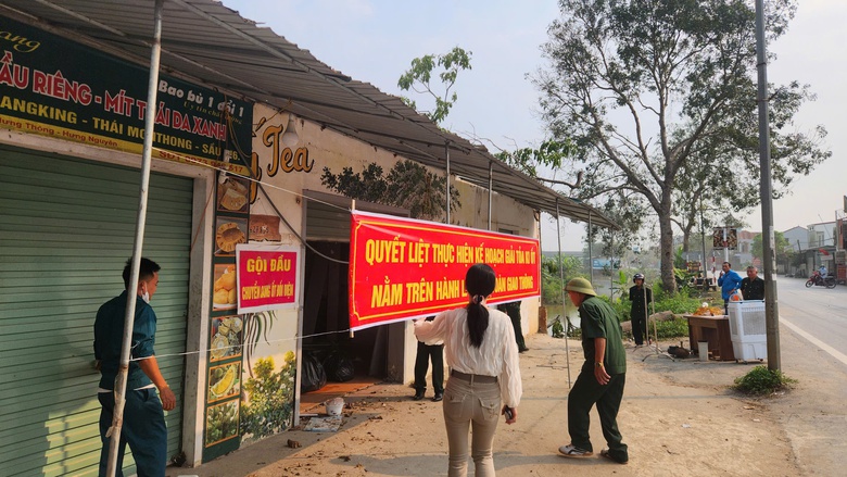 Nghệ An: Giải tỏa 44 ki-ốt lấn chiếm h&agrave;nh lang đường v&agrave; k&ecirc;nh mương- Ảnh 4.