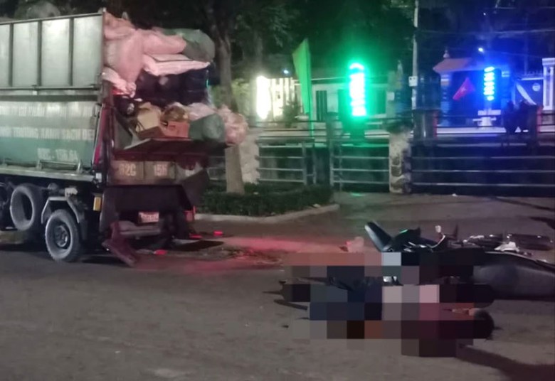 Hiện trường vụ tai nạn khiến người đ&agrave;n &ocirc;ng tử vong tại chỗ.