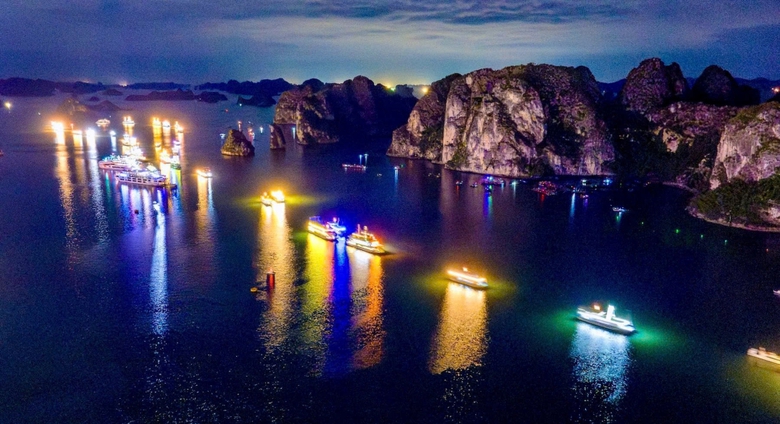 Carnaval Hạ Long 2026 rực rỡ sắc m&agrave;u, khuấy động đ&ecirc;m hội b&ecirc;n bờ di sản- Ảnh 9.