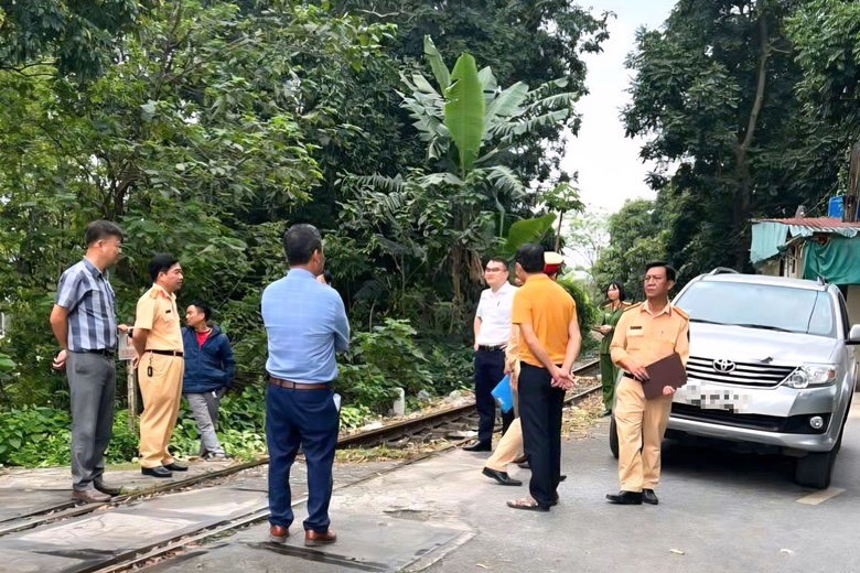 Ninh B&igrave;nh: Xử phạt 326 vi phạm đường sắt, gần 466 triệu đồng, siết chặt an to&agrave;n giao th&ocirc;ng- Ảnh 1.