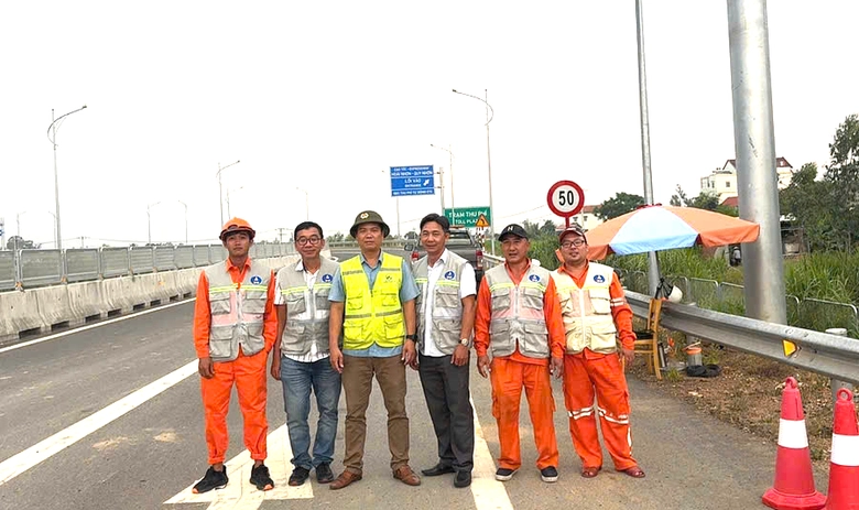 D&ograve;ng xe đổ về  cao tốc qua Gia Lai vừa khai th&aacute;c, hỗ trợ kịp thời phương tiện gặp sự cố- Ảnh 8.