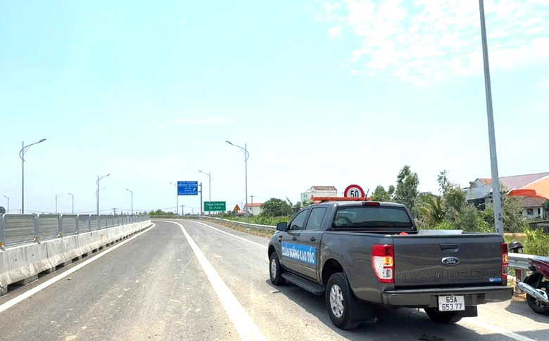 D&ograve;ng xe đổ về  cao tốc qua Gia Lai vừa khai th&aacute;c, hỗ trợ kịp thời phương tiện gặp sự cố- Ảnh 3.