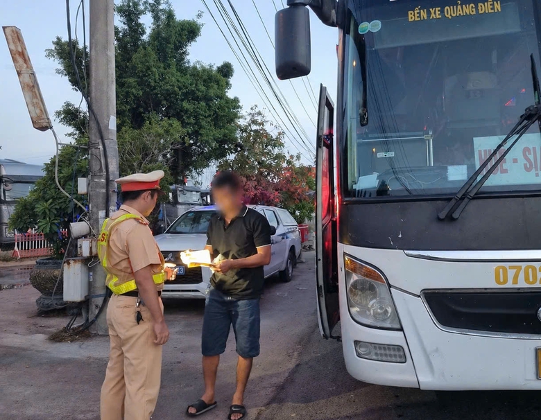 Gia Lai: Kiểm so&aacute;t chặt vận tải h&agrave;nh kh&aacute;ch, đảm bảo an to&agrave;n giao th&ocirc;ng dịp lễ- Ảnh 1.