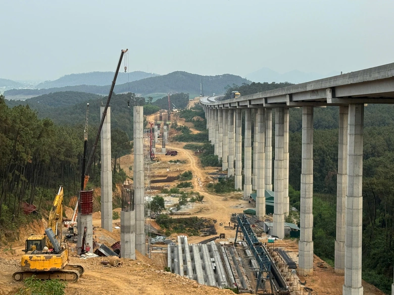 Xuy&ecirc;n lễ thi c&ocirc;ng hầm Thần Vũ đoạn Diễn Ch&acirc;u - B&atilde;i Vọt- Ảnh 1.