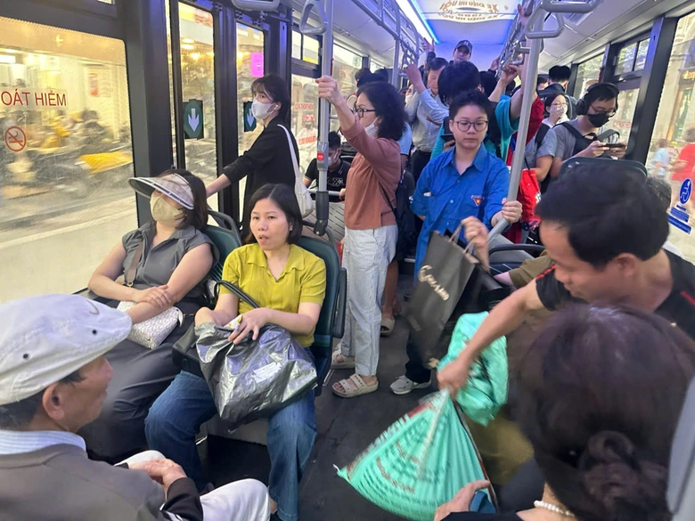 Sở X&acirc;y dựng H&agrave; Nội b&aacute;c th&ocirc;ng tin miễn ph&iacute; xe bu&yacute;t cho to&agrave;n d&acirc;n- Ảnh 1.