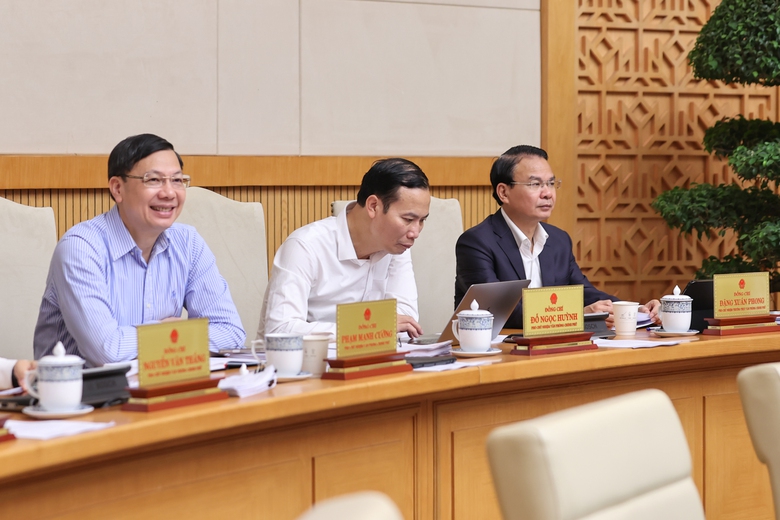 Thủ tướng: Ki&ecirc;n định mục ti&ecirc;u tăng trưởng 2 con số; biến kh&oacute; khăn, th&aacute;ch thức th&agrave;nh cơ hội- Ảnh 10.