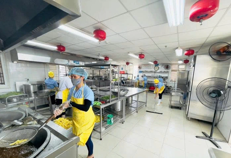 Siết bữa ăn học đường sau loạt vụ thực phẩm bẩn- Ảnh 3. Siết bữa ăn học đường sau loạt vụ thực phẩm bẩn- Ảnh 3.