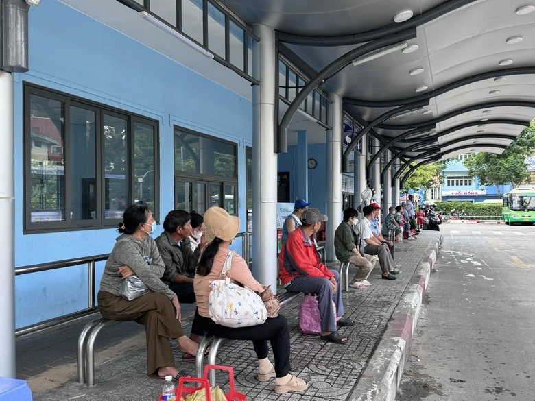 Miễn phí xe buýt: Bước đi lớn để giảm ùn tắc ở TP.HCM- Ảnh 5. Miễn phí xe buýt: Bước đi lớn để giảm ùn tắc ở TP.HCM- Ảnh 5.