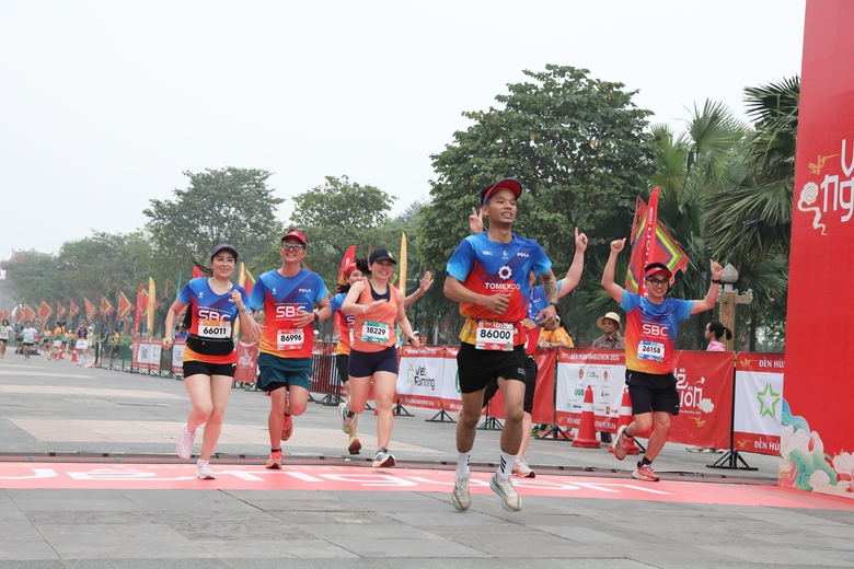 Trên 4.000 vận động viên tham gia giải Marathon Đền Hùng “Về nguồn” năm 2026- Ảnh 6. Trên 4.000 vận động viên tham gia giải Marathon Đền Hùng “Về nguồn” năm 2026- Ảnh 6.