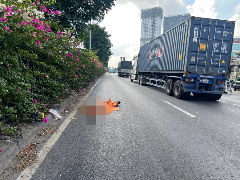 TP.HCM: Truy t&igrave;m &ocirc; t&ocirc; t&ocirc;ng người đ&agrave;n &ocirc;ng tử vong tr&ecirc;n đường Đỗ Mười- Ảnh 1.