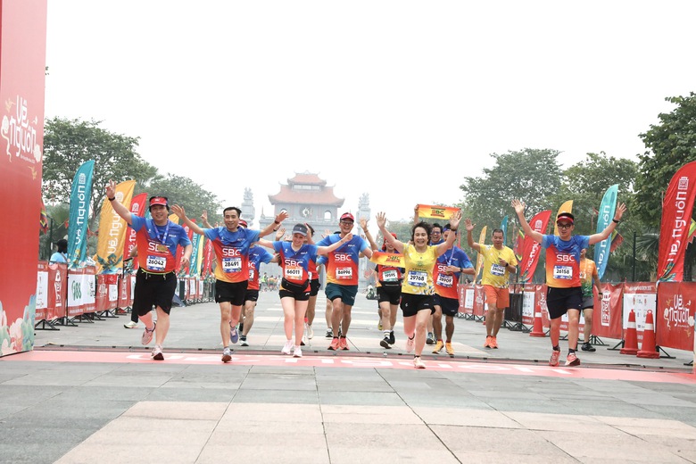 Trên 4.000 vận động viên tham gia giải Marathon Đền Hùng “Về nguồn” năm 2026- Ảnh 2. Trên 4.000 vận động viên tham gia giải Marathon Đền Hùng “Về nguồn” năm 2026- Ảnh 2.