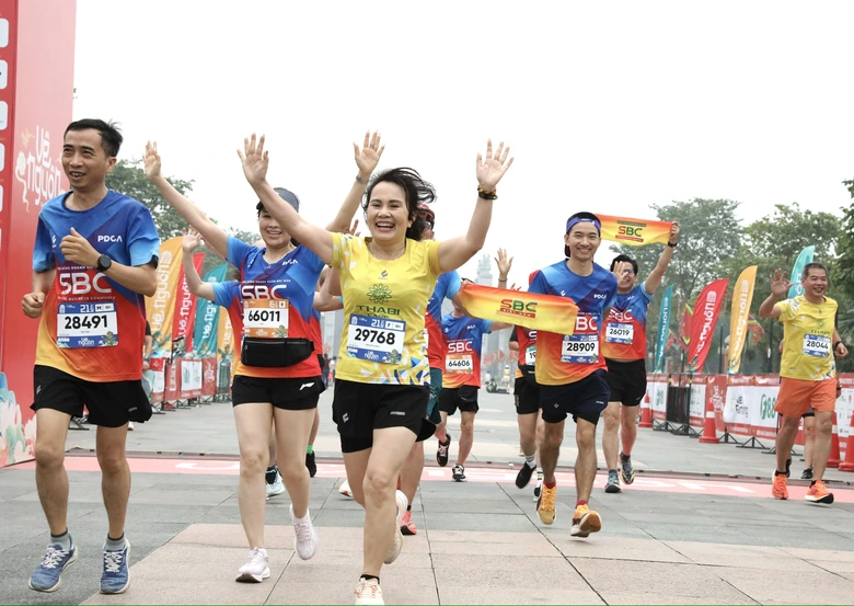 Trên 4.000 vận động viên tham gia giải Marathon Đền Hùng “Về nguồn” năm 2026- Ảnh 1. Trên 4.000 vận động viên tham gia giải Marathon Đền Hùng “Về nguồn” năm 2026- Ảnh 1.