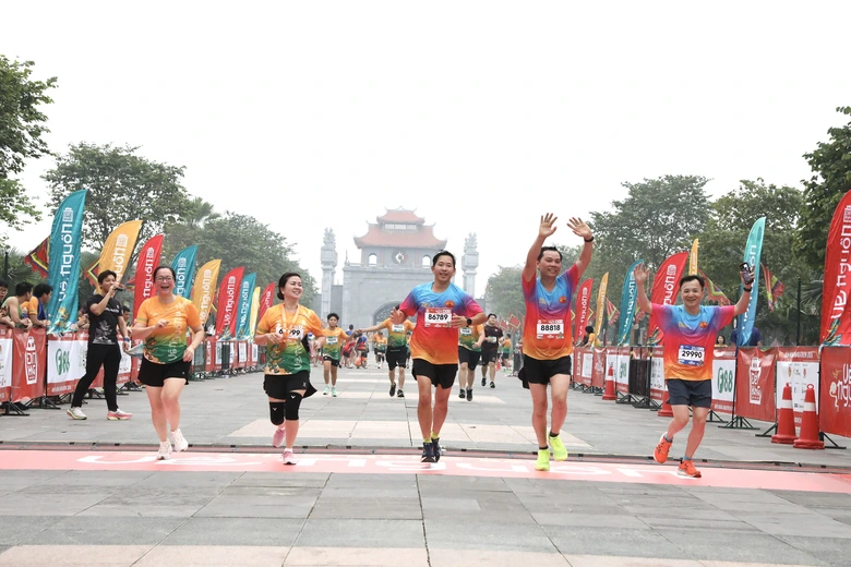 Trên 4.000 vận động viên tham gia giải Marathon Đền Hùng “Về nguồn” năm 2026- Ảnh 7. Trên 4.000 vận động viên tham gia giải Marathon Đền Hùng “Về nguồn” năm 2026- Ảnh 7.