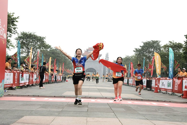 Trên 4.000 vận động viên tham gia giải Marathon Đền Hùng “Về nguồn” năm 2026- Ảnh 8. Trên 4.000 vận động viên tham gia giải Marathon Đền Hùng “Về nguồn” năm 2026- Ảnh 8.
