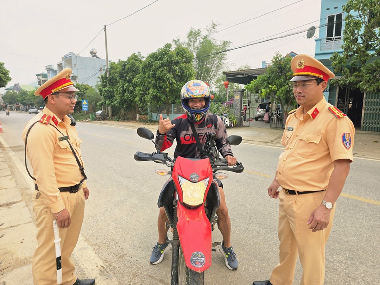 CSGT Sơn La chủ động đảm bảo ATGT trước cao điểm du lịch 30/4- Ảnh 4. CSGT Sơn La chủ động đảm bảo ATGT trước cao điểm du lịch 30/4- Ảnh 4.