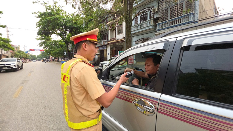 CSGT Sơn La chủ động đảm bảo ATGT trước cao điểm du lịch 30/4- Ảnh 2. CSGT Sơn La chủ động đảm bảo ATGT trước cao điểm du lịch 30/4- Ảnh 2.
