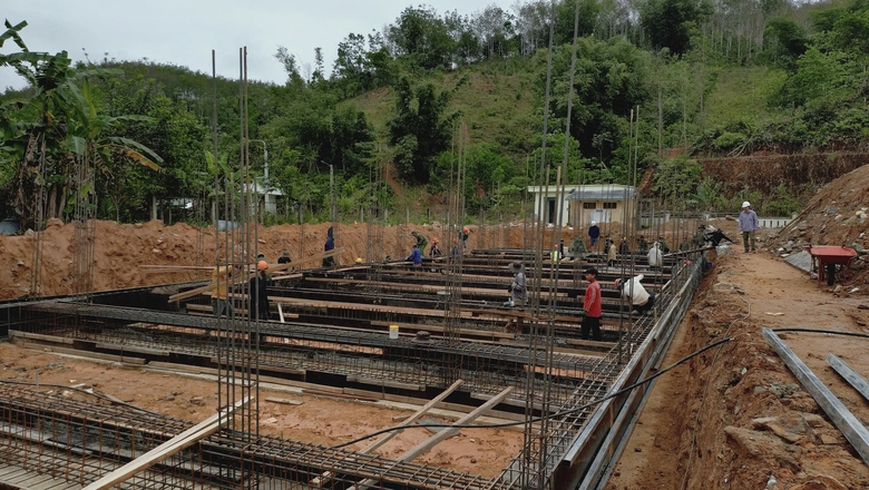 Lực lượng quân đội Đà Nẵng huy động 250 cán bộ, chiến sĩ hỗ trợ xây dựng 5 trường nội trú- Ảnh 2. Lực lượng quân đội Đà Nẵng huy động 250 cán bộ, chiến sĩ hỗ trợ xây dựng 5 trường nội trú- Ảnh 2.