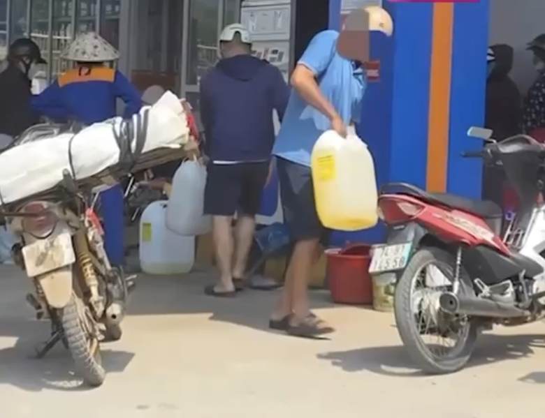 Siết chặt kiểm so&aacute;t xăng dầu khu vực bi&ecirc;n giới, ngăn nguy cơ thất tho&aacute;t nguồn cung- Ảnh 1.