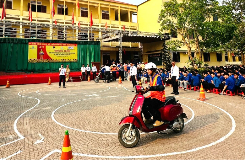Gần 2.000 học sinh ở Nghệ An được hướng dẫn kỹ năng l&aacute;i xe an to&agrave;n- Ảnh 2.