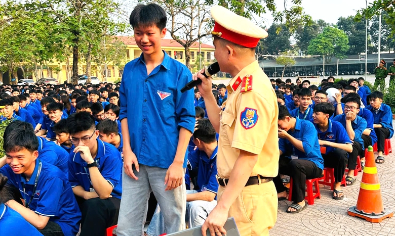 Gần 2.000 học sinh ở Nghệ An được hướng dẫn kỹ năng l&aacute;i xe an to&agrave;n- Ảnh 1.