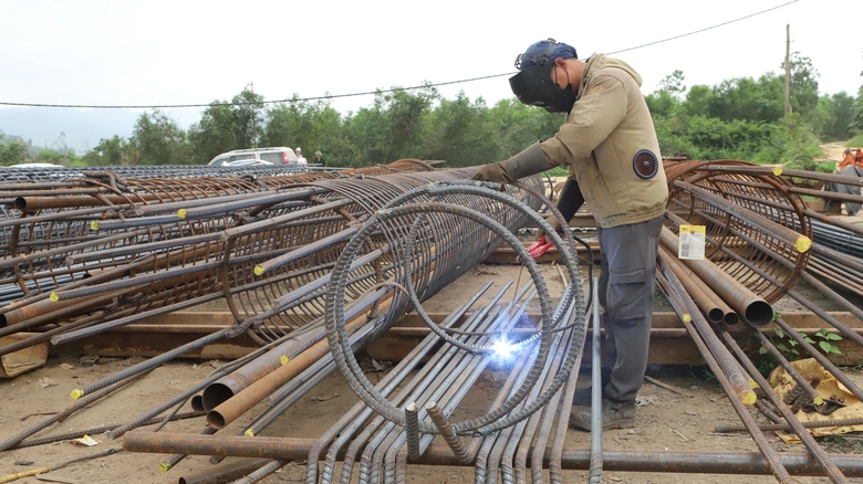 Gi&aacute; nhi&ecirc;n liệu, vật liệu tăng cao, nh&agrave; thầu hầm Thần Vũ nỗ lực duy tr&igrave; tiến độ- Ảnh 6.