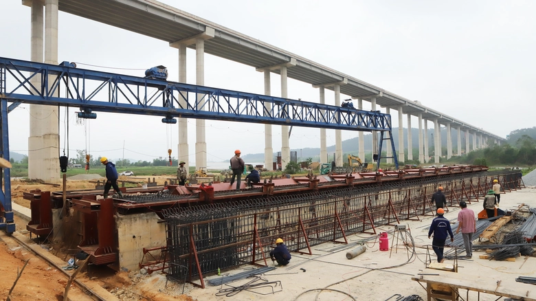 Gi&aacute; nhi&ecirc;n liệu, vật liệu tăng cao, nh&agrave; thầu hầm Thần Vũ nỗ lực duy tr&igrave; tiến độ- Ảnh 8.