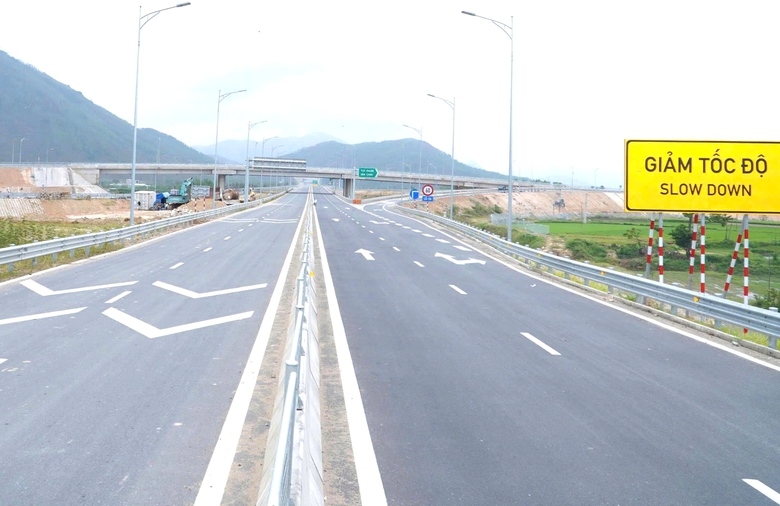Nỗ lực đưa cao tốc Quy Nhơn - Ch&iacute; Thạnh v&agrave;o khai th&aacute;c trước 30/4- Ảnh 4.