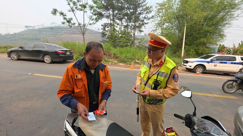 CSGT Sơn La chủ động đảm bảo ATGT trước cao điểm du lịch 30/4- Ảnh 6. CSGT Sơn La chủ động đảm bảo ATGT trước cao điểm du lịch 30/4- Ảnh 6.