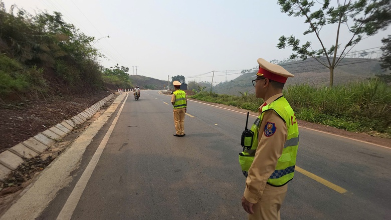 CSGT Sơn La chủ động đảm bảo ATGT trước cao điểm du lịch 30/4- Ảnh 5. CSGT Sơn La chủ động đảm bảo ATGT trước cao điểm du lịch 30/4- Ảnh 5.