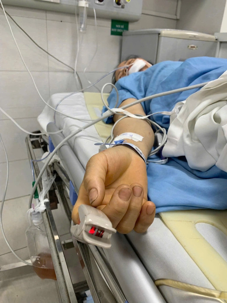 Qu&ecirc;n m&igrave;nh cứu người trong mưa b&atilde;o, nữ c&ocirc;ng nh&acirc;n m&ocirc;i trường ở L&agrave;o Cai nguy kịch- Ảnh 2.