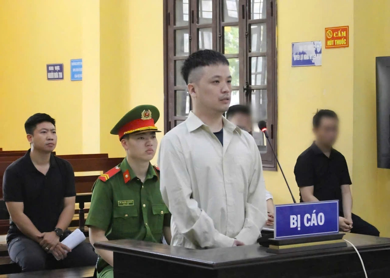 Cưỡng đoạt tiền của CSGT theo ng&agrave;y, TikToker L&ecirc; Việt H&ugrave;ng lĩnh &aacute;n 7 năm 6 th&aacute;ng t&ugrave;- Ảnh 1.