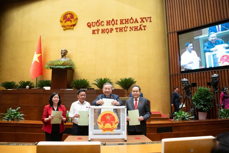 Danh s&aacute;ch 6 Ph&oacute; chủ tịch Quốc hội kh&oacute;a XVI- Ảnh 2.