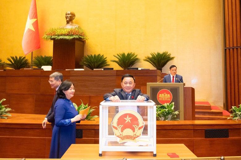 Ông Lê Minh Hưng được bầu giữ chức Thủ tướng Chính phủ- Ảnh 2. Ông Lê Minh Hưng được bầu giữ chức Thủ tướng Chính phủ- Ảnh 2.