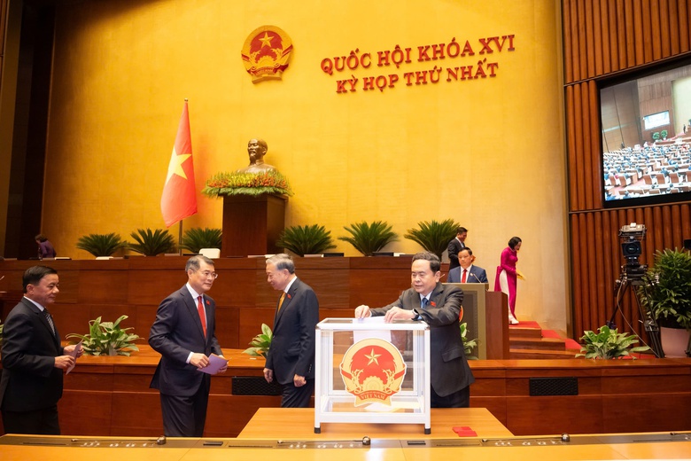 Ông Lê Minh Hưng được bầu giữ chức Thủ tướng Chính phủ- Ảnh 3. Ông Lê Minh Hưng được bầu giữ chức Thủ tướng Chính phủ- Ảnh 3.