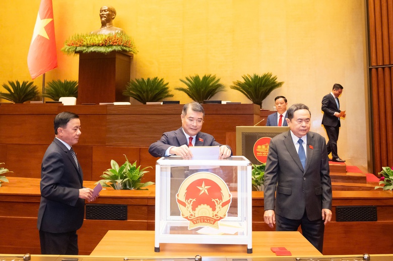 Ông Lê Minh Hưng được bầu giữ chức Thủ tướng Chính phủ- Ảnh 4. Ông Lê Minh Hưng được bầu giữ chức Thủ tướng Chính phủ- Ảnh 4.