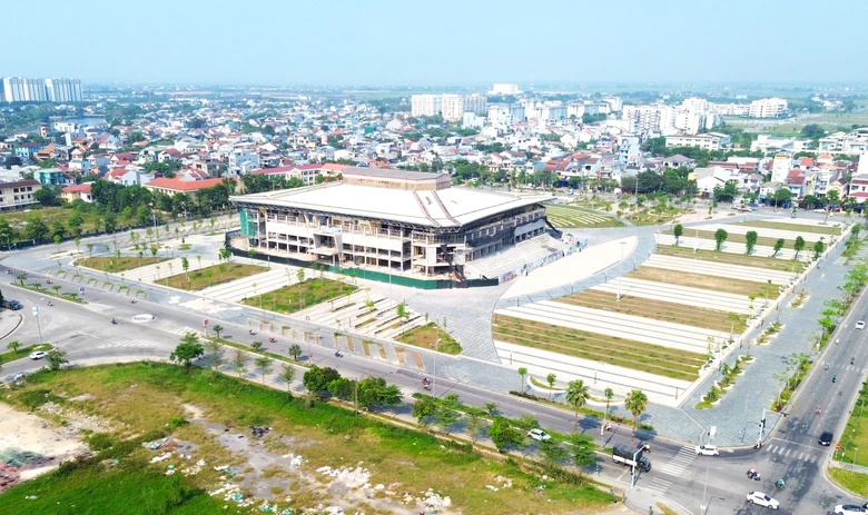 Tăng tốc hoàn thiện quảng trường 200 tỷ đồng ở Huế- Ảnh 3. Tăng tốc hoàn thiện quảng trường 200 tỷ đồng ở Huế- Ảnh 3.